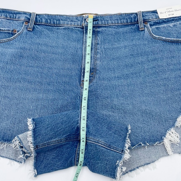Abercrombie and Fitch The 4" Mom Short High Rise Distressed Denim Plus Size 24 - Picture 10 of 11